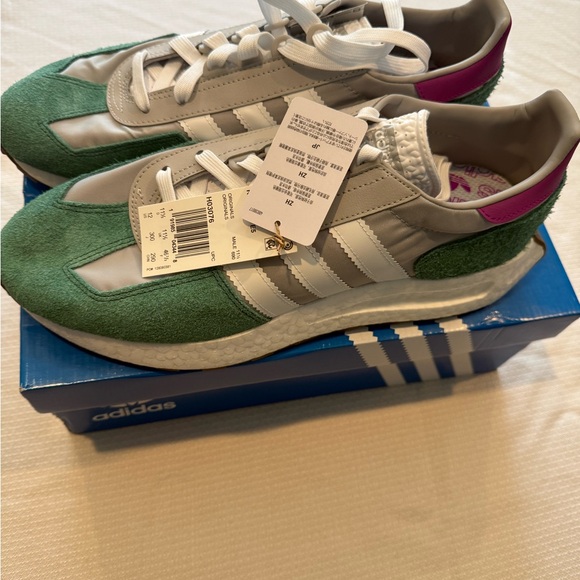 Brand new Adidas Retropy E5, men’s size 12, grey, green. - Picture 3 of 3